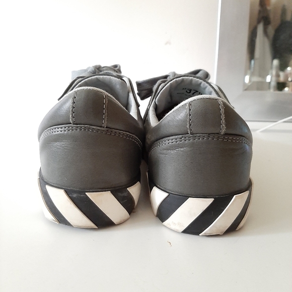 OFF WHITE Leather Vulcanized Lo-Top Sneakers - Picture 5 of 14